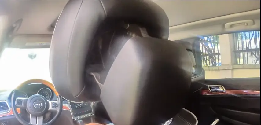 Are the front headrests removable on a 2011 Jeep Grand Cherokee