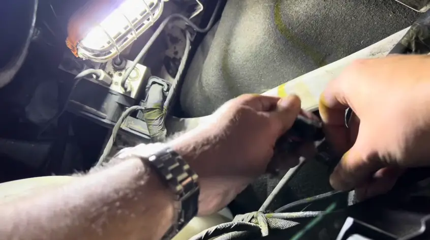 How to change jeep grand cherokee headlight​