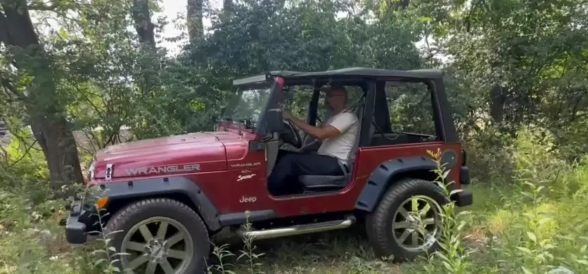 Is it legal to drive a jeep without doors
